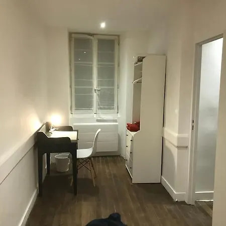 Cosy A Deux Pas De La Gare * לאבאל